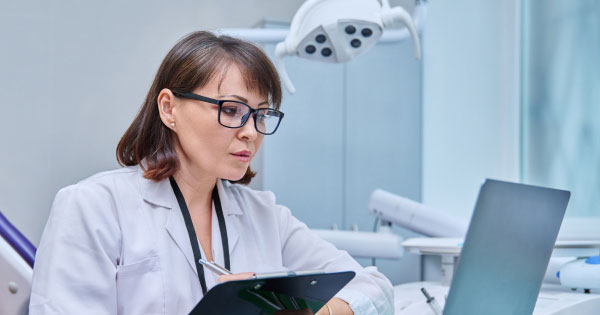Get continuing education credits from webinars | Delta Dental