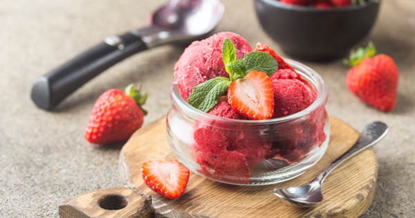 Strawberry frozen yogurt | Delta Dental